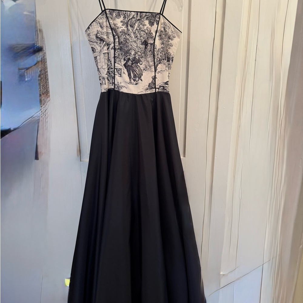 Gorgeous & Chic Strapless Black Silk and White and Black Toile Evening Gown 0-2
